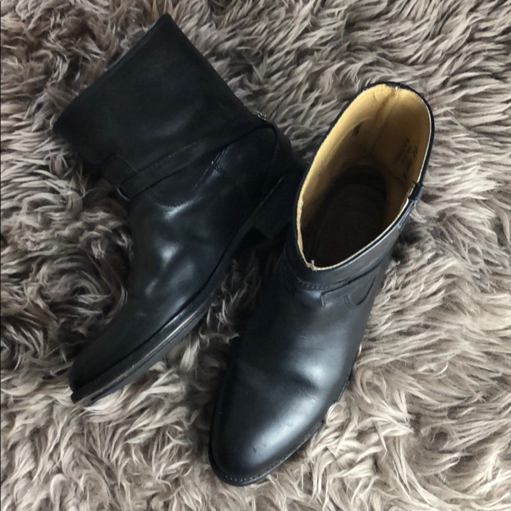FRYE Lindsay Plate Short Ankle Boot